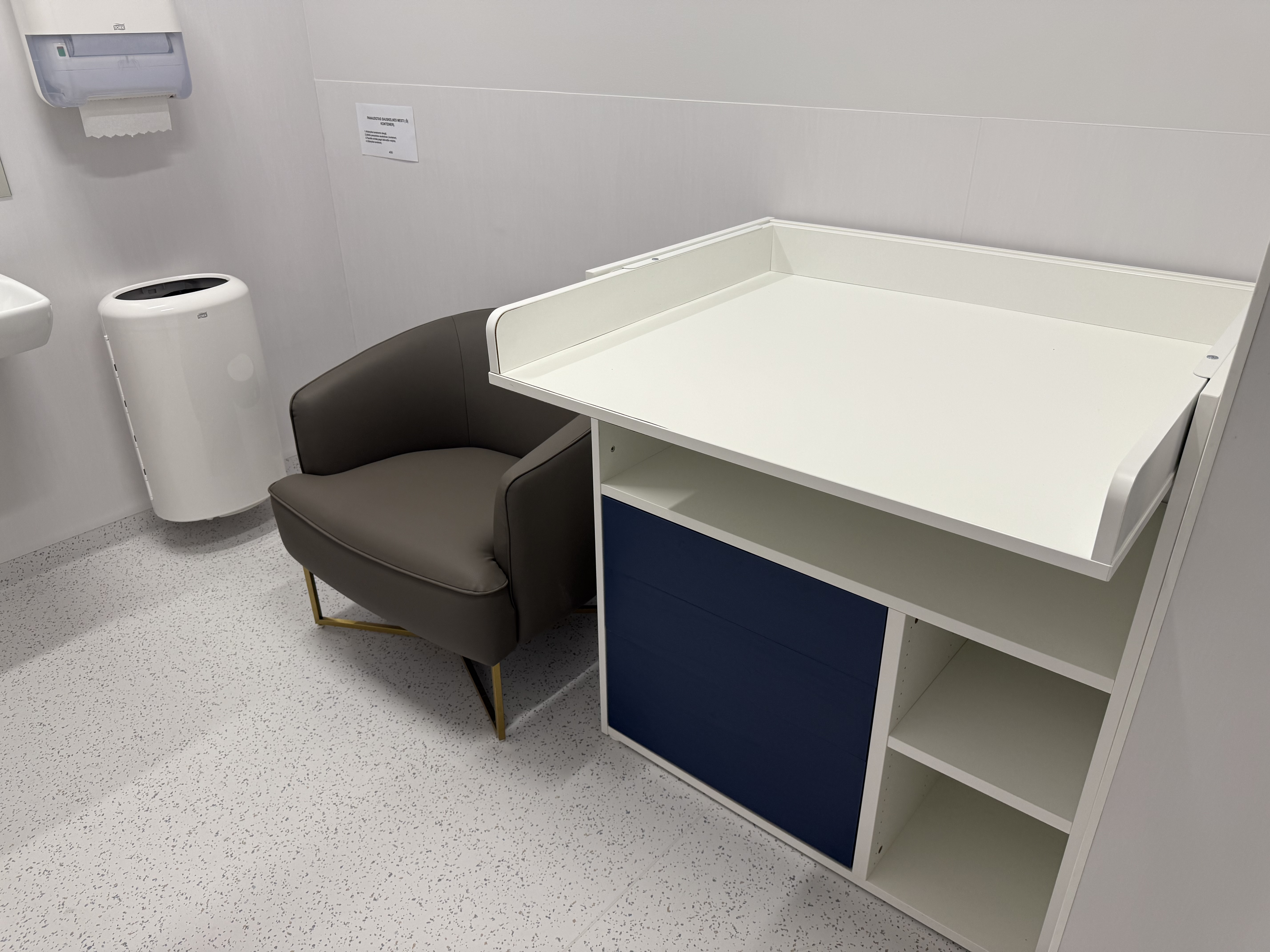 Patogi ir rami erdvė kūdikio maitinimui bei priežiūrai